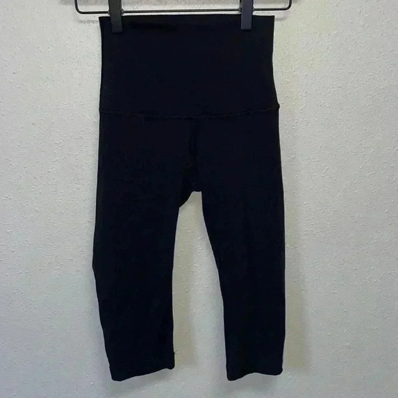 LULULEMON Women’s Capri Leggings - Picture 3 of 9